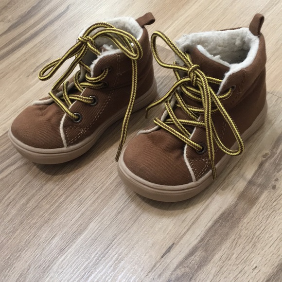 Brown Carter’s boots size 5 - Picture 2 of 5